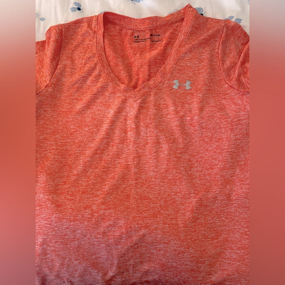 EUC UA V Neck